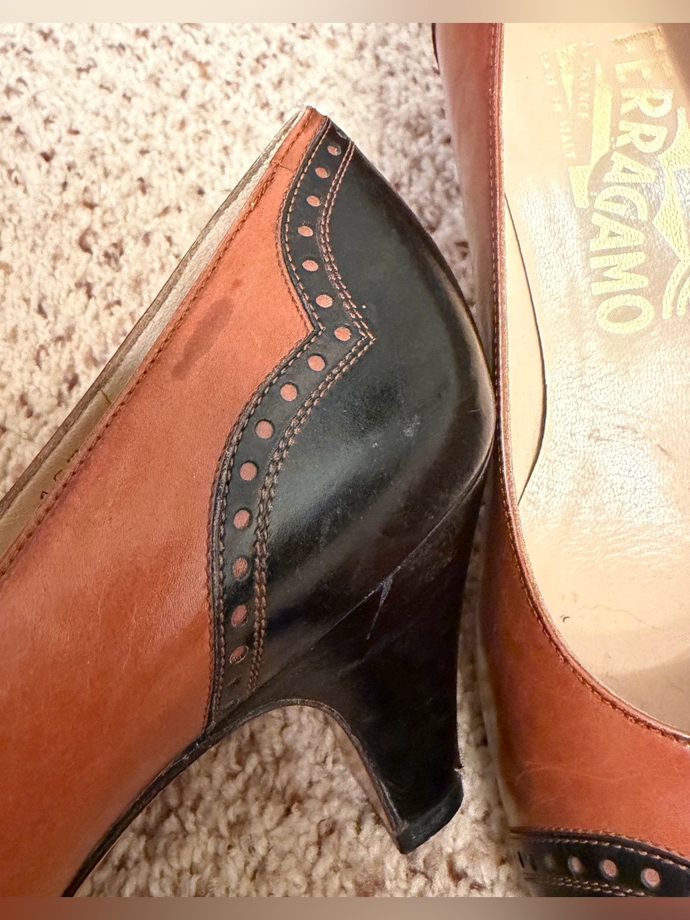 Vintage Salvatore Ferragamo Made in Italy Leather Pumps, Size 8C - Picture 6 of 10